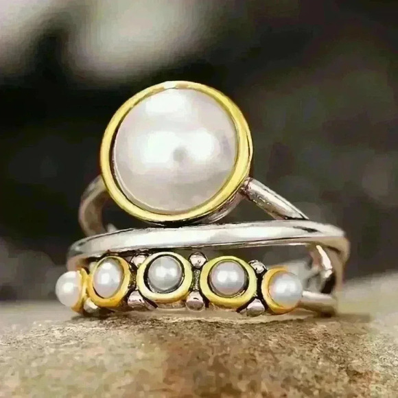 Vintage-Inspired Pearl Statement Ring - Picture 4 of 4